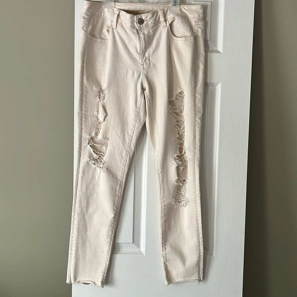 AE distressed beige jegging.